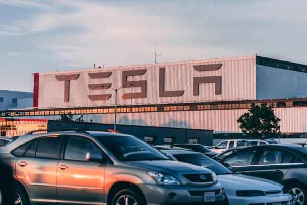 Tesla отзывает более 80 тыс. электромобилей в Китае