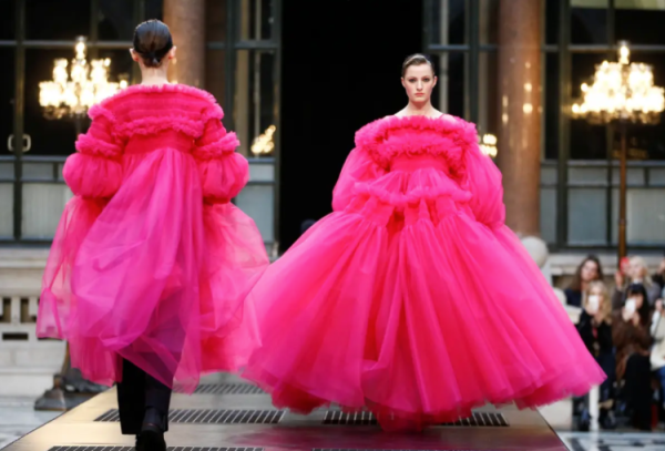 Недели женской моды Fashion week в Милане, Париже, Нью-Йорке и Лондоне осень-зима 2022/2023