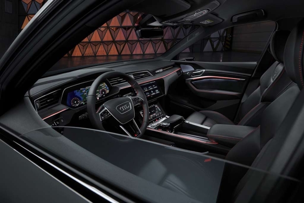 Немцы представили обновленное семейство электрических кроссоверов Audi Q8 e-tron