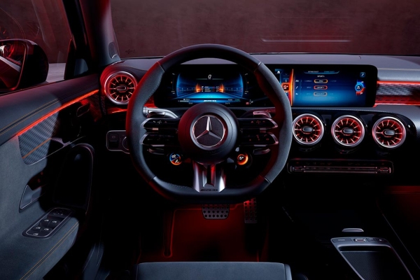 Обновленный Mercedes-Benz A-Class: богаче оснащение, но меньше доступных версий