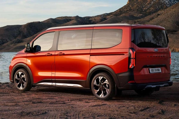 Американцы представили микроавтобус Ford Tourneo Custom второго поколения