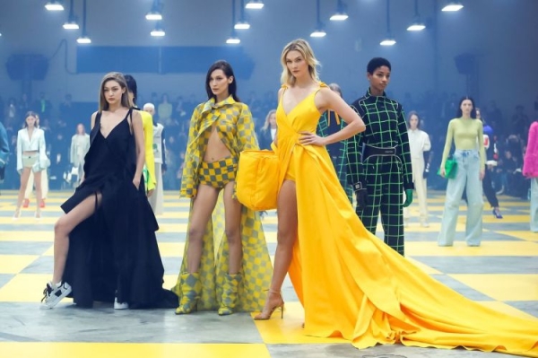 Недели женской моды Fashion week в Милане, Париже, Нью-Йорке и Лондоне осень-зима 2022/2023