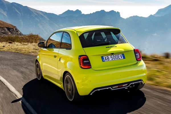 Хот-хэтч Abarth 500e стал первым электрокаром итальянской марки