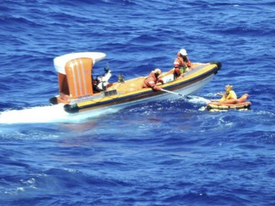 Упавшего в море пассажира круизного лайнера спасли через 32 часа: «Чудо Дня благодарения»