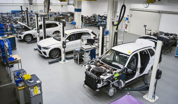 Дайджест дня: BMW XM на конвейере, восьмиклапанная Веста и другие события индустрии