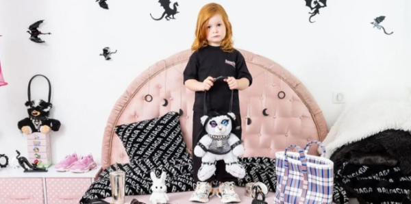 
            Топ-менеджеры бренда Balenciaga лично извинились за рекламу с изображением детей с игрушками в БДСМ-атрибутике        