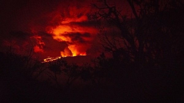На Гавайях впервые за 38 лет одновременно извергаются вулканы Мауна-Лоа и  Килауэа