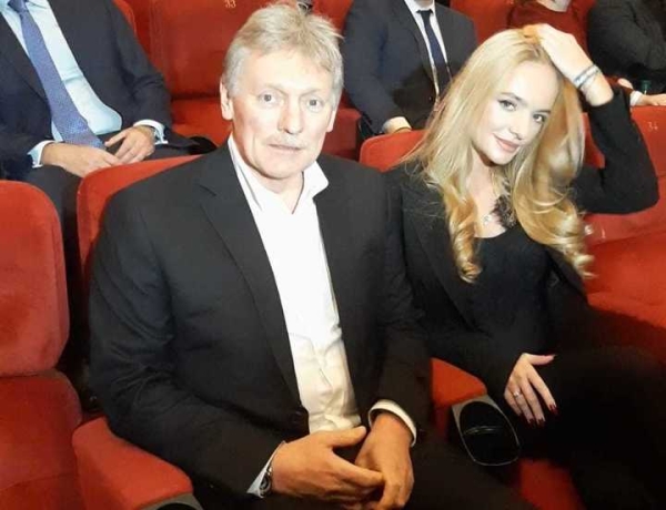 Дмитрий Песков привёл в кинотеатр дочь Елизавету с обручальным кольцом