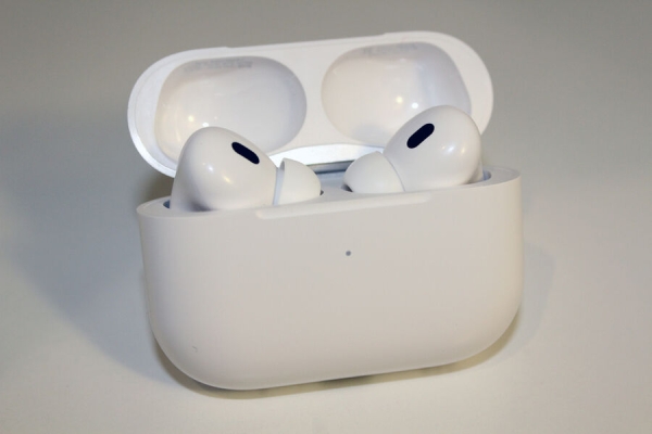 Мы нашли фейковые AirPods Pro 2. Отличить их от настоящих очень сложно 