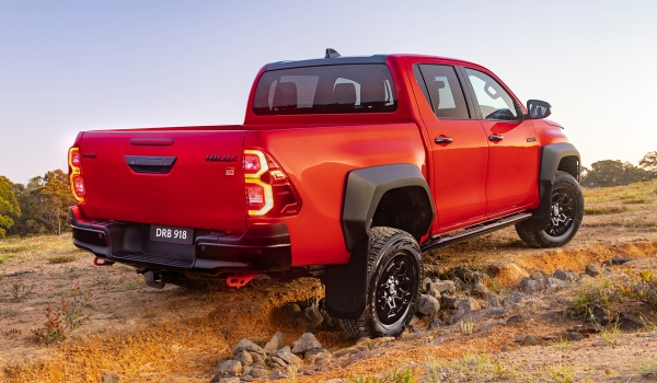 Пикап Toyota Hilux GR Sport: самая экстремальная версия