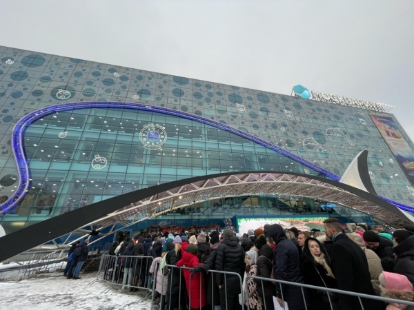 Туристы в шоке от очередей в Москвариум на ВДНХ в дни новогодних каникул 