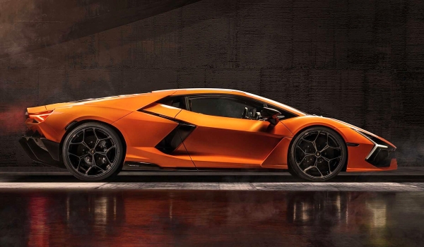 Представлен наследник Авентадора: Lamborghini Revuelto