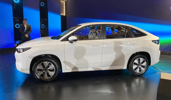 Холдинг Geely показал лифтбек Maple Caocao 60