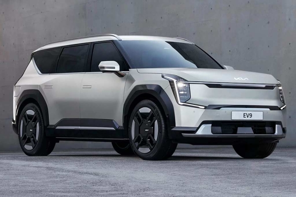 Представлен трехрядный электрический кроссовер KIA EV9 с поворотными креслами второго ряда