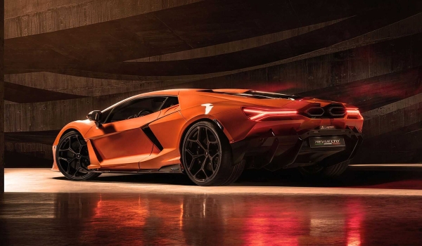 Представлен наследник Авентадора: Lamborghini Revuelto