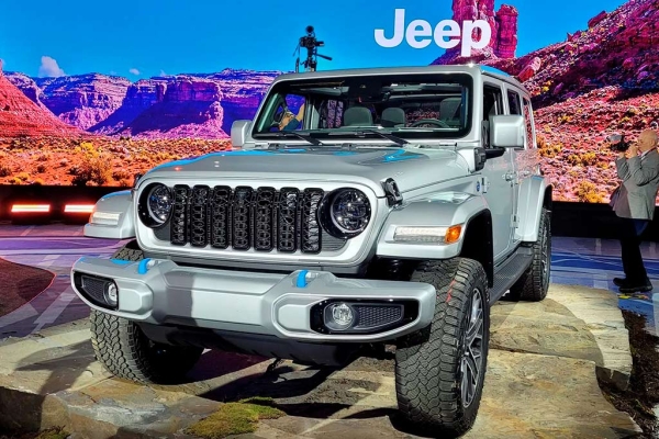 Обновленный Jeep Wrangler (JL): измененная внешность и крупный дисплей мультимедийки