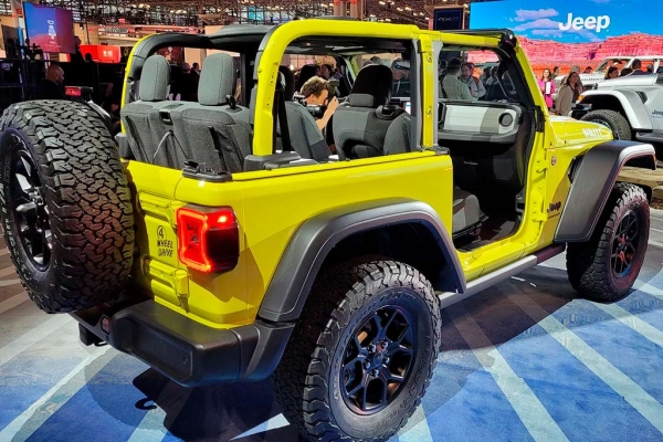 Обновленный Jeep Wrangler (JL): измененная внешность и крупный дисплей мультимедийки