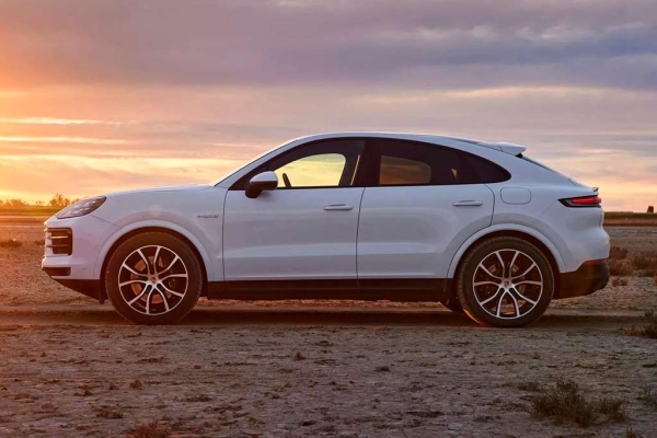 Немцы обновили Porsche Cayenne: все модификации кроссовера стали мощнее