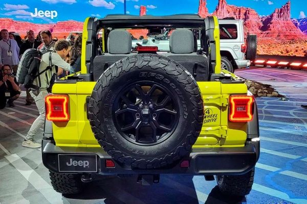 Обновленный Jeep Wrangler (JL): измененная внешность и крупный дисплей мультимедийки