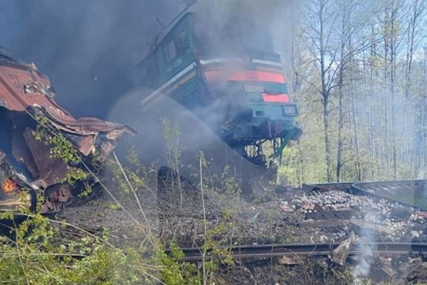 В Брянской области подорвали ж/д пути, поезд сошел с рельсов. Что известно о ЧП 