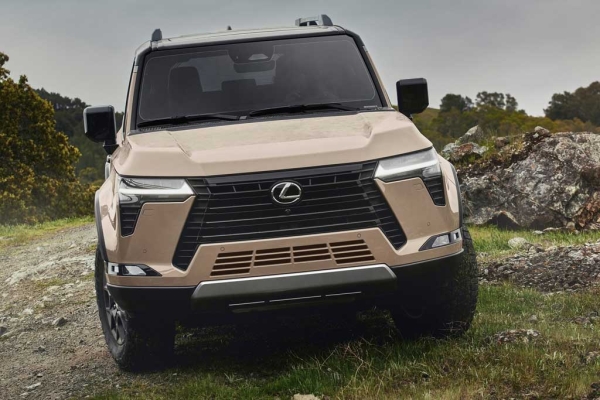 Внедорожник Lexus GX третьего поколения получил более брутальный дизайн и просторный салон