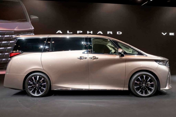 Новые минивэны Toyota Alphard и Vellfire получили еще более агрессивный дизайн экстерьера