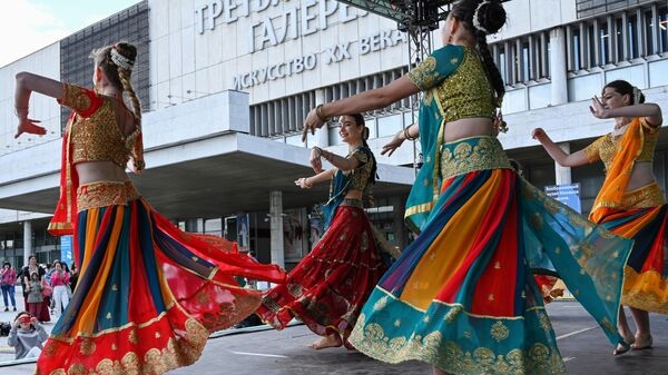 В московском парке искусств "Музеон" завершился IX Международный фестиваль йоги