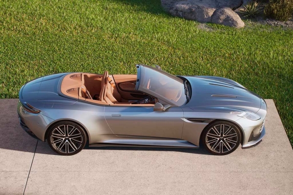 Aston Martin DB12 Volante: британцы рассекретили новый кабриолет