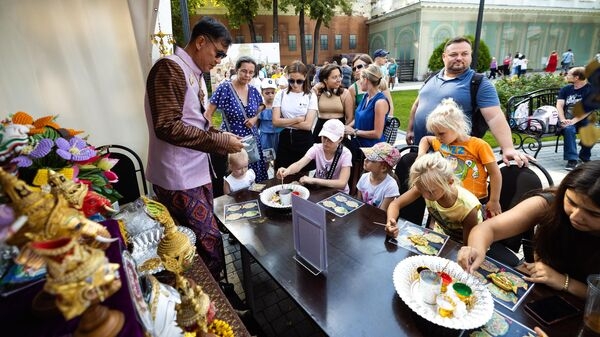 В Москве в саду "Эрмитаж" стартовал фестиваль "Креативное путешествие в Таиланд 2023"