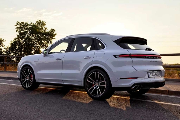 Немцы представили обновленный Porsche Cayenne Turbo E-Hybrid: теперь еще мощнее