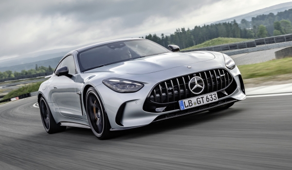 Новый Mercedes-AMG GT: полный привод и салон 2+2