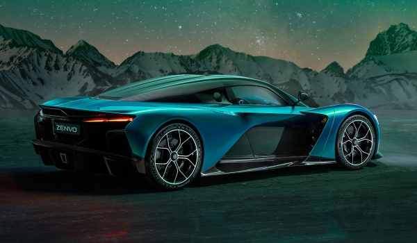 Гиперкар Zenvo Aurora с мотором V12 дебютировал в двух версиях