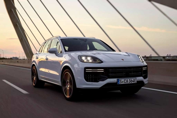 Немцы представили обновленный Porsche Cayenne Turbo E-Hybrid: теперь еще мощнее