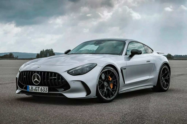 Новый Mercedes-AMG GT дебютировал в двух версиях: AMG 55 и AMG 63