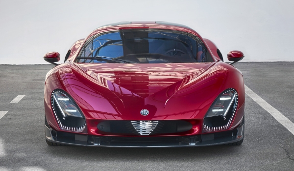 Представлен суперкар Alfa Romeo 33 Stradale