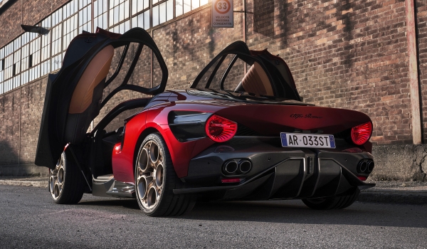 Представлен суперкар Alfa Romeo 33 Stradale