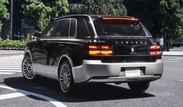 Новая Toyota Century: теперь кроссовер на простой платформе