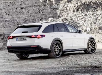 Для универсала Mercedes-Benz E-Class S214 стала доступна «вседорожная» версия All-Terrain