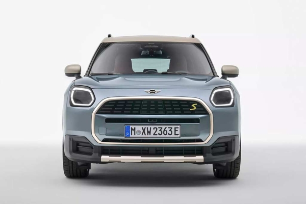 Новый Mini Countryman получил упрощенный дизайн и сразу две электрические версии