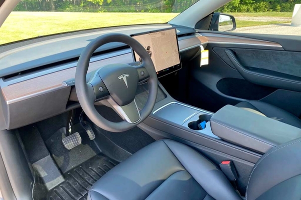 Tesla Model Y: компактный электрический кроссовер