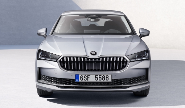 Представлена новая Skoda Superb: лифтбек и универсал