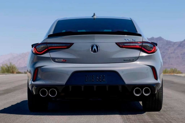 Обновленный седан Acura TLX: прежняя внешность, но более технологичный и тихий салон