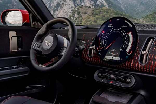 Новый кроссовер Mini Countryman обзавелся драйверской версией John Cooper Works