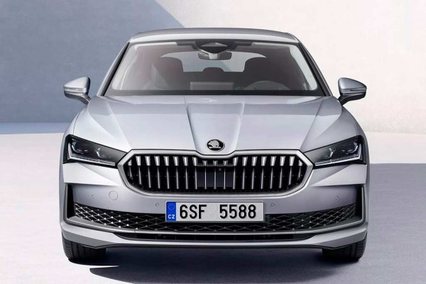 Skoda Superb 2024 нового поколения: знакомая внешность и более просторный салон