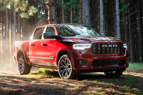 Обновленный пикап RAM 1500 лишился двигателей V8, но обзавелся гибридной модификацией