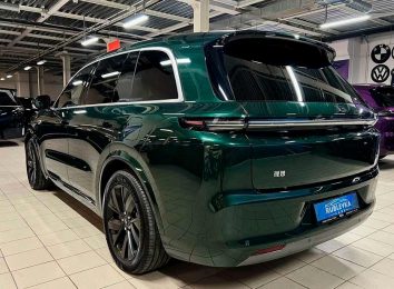 Li Auto L8: предтоповый кроссовер китайской марки с шестиместным салоном