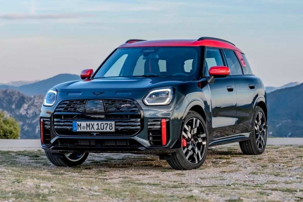 Новый кроссовер Mini Countryman обзавелся драйверской версией John Cooper Works