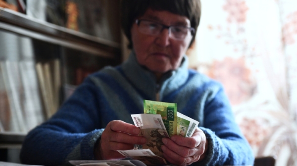 Правительство РФ направит 1,5 трлн рублей на пенсии и надбавки Правительство РФ направит 1,5 трлн рублей на пенсии и надбавки