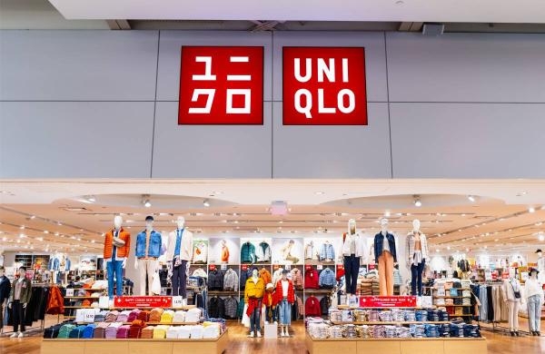 Uniqlo поднимет зарплаты сотрудникам в Японии на 40%
Uniqlo поднимет зарплаты сотрудникам в Японии на 40%