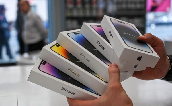 «Известия» узнали о продажах в России активированных iPhone из-за санкций
«Известия» узнали о продажах в России активированных iPhone из-за санкций